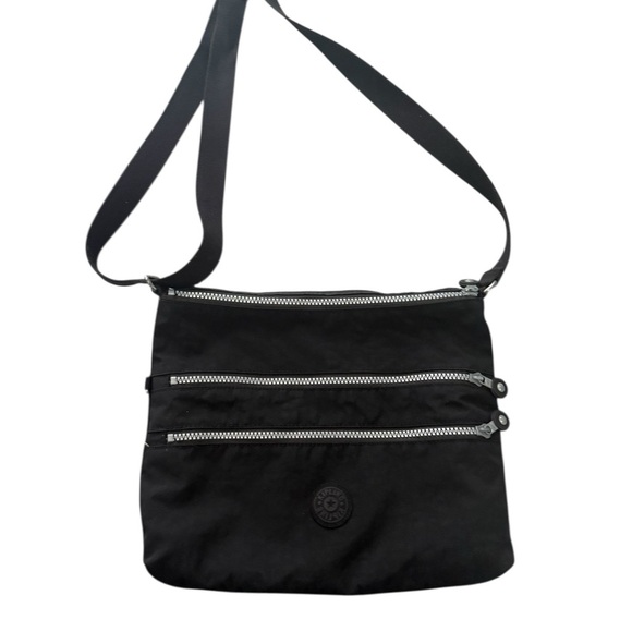 Kipling Handbags - Like New Large Kipling Black Crossbody Bag